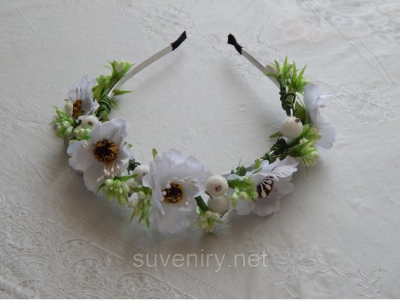 Стильный веночек с белыми маками