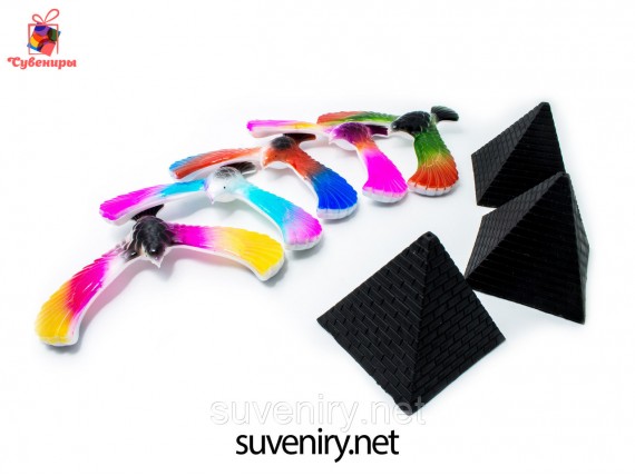 Орел на пирамиде большой