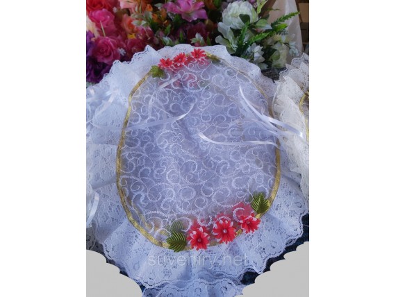 Красивая нежная салфетка на пасхальную корзину